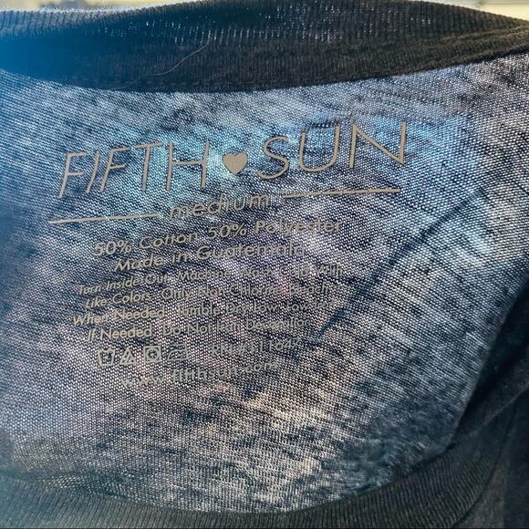 3/$20 NEW TARGET Fifth Sun Grey White Screen Printed Tee Shirt Crop Top M - Picture 7 of 7